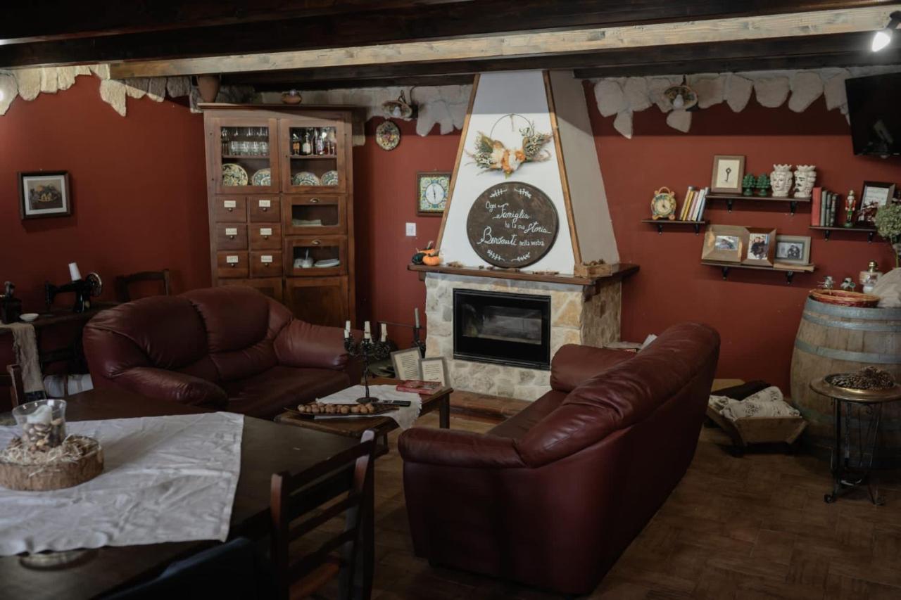 Ragalna Il Rifugio Di Aitnaヴィラ エクステリア 写真