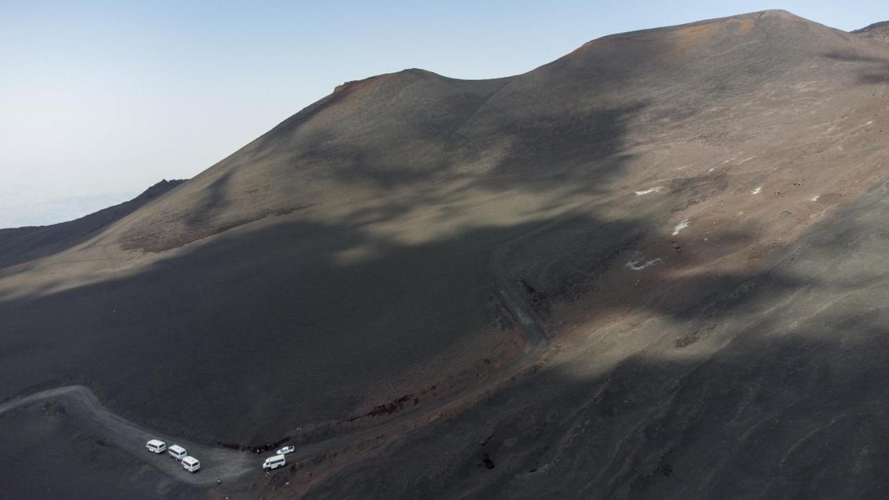 Ragalna Il Rifugio Di Aitnaヴィラ エクステリア 写真
